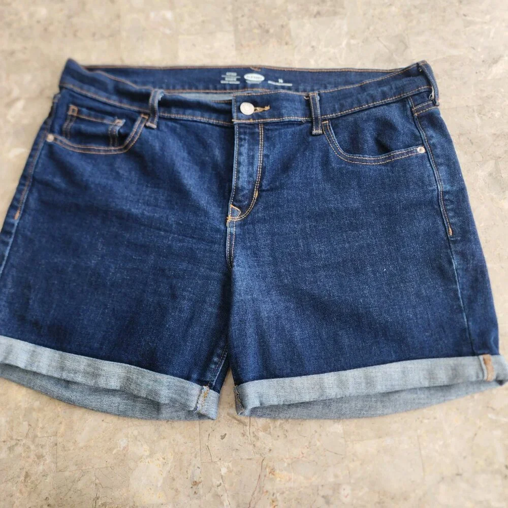 Old Navy Fitted Denim Cuffed Hem Shorts Size 14